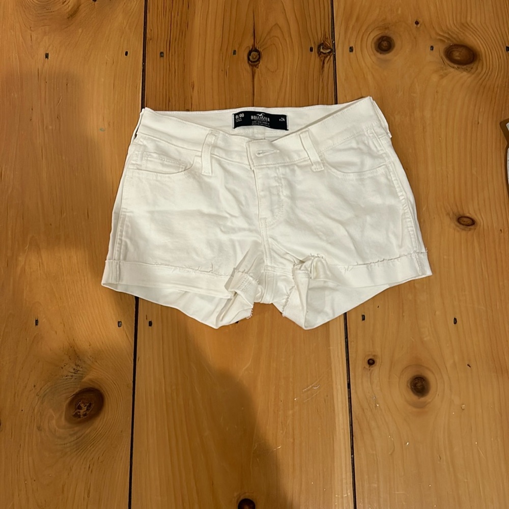 Hollister Low Rise white shorts 3”